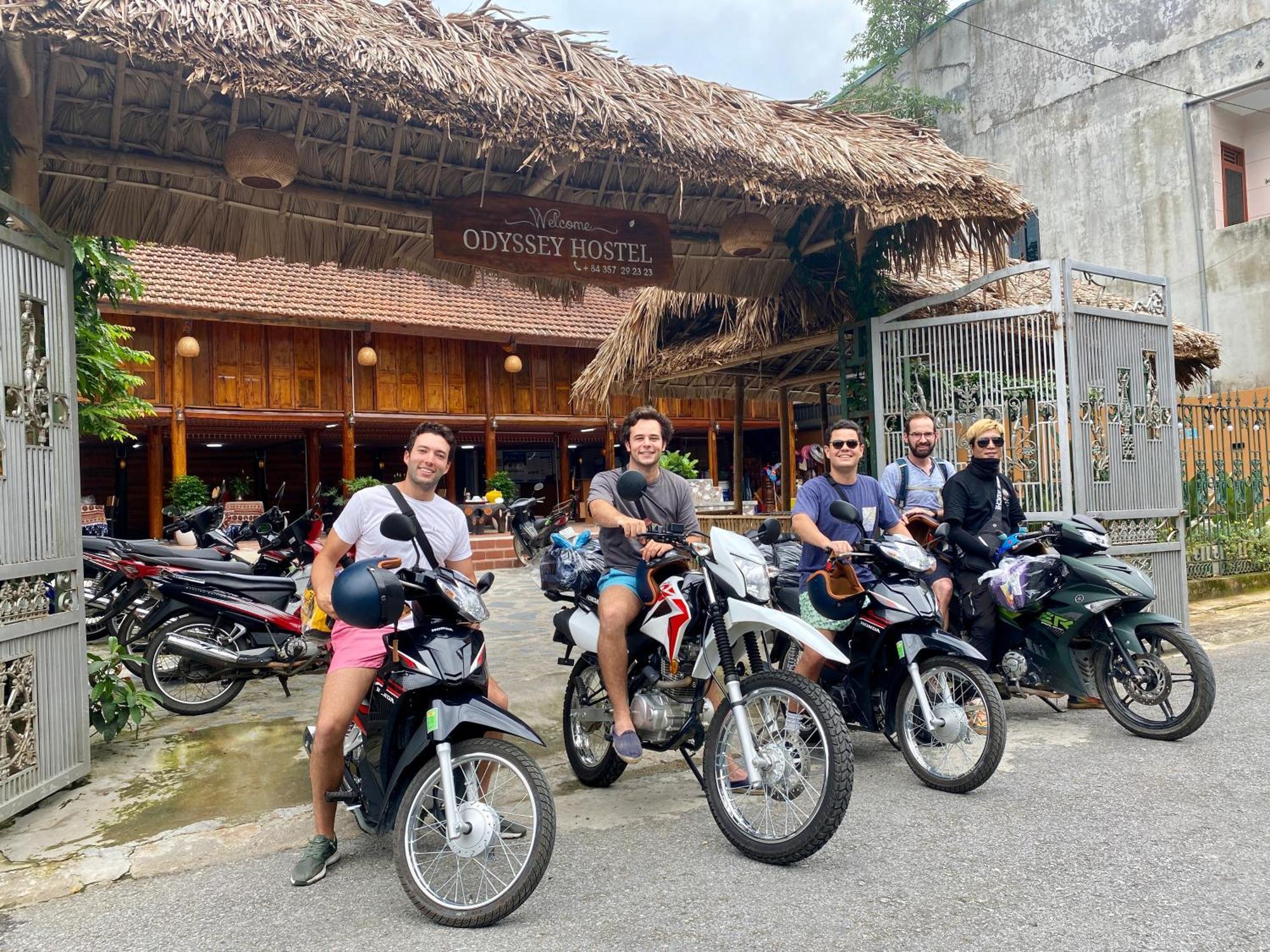 Odyssey Hostel, Tours & Motorbikes Rental 河江 外观 照片