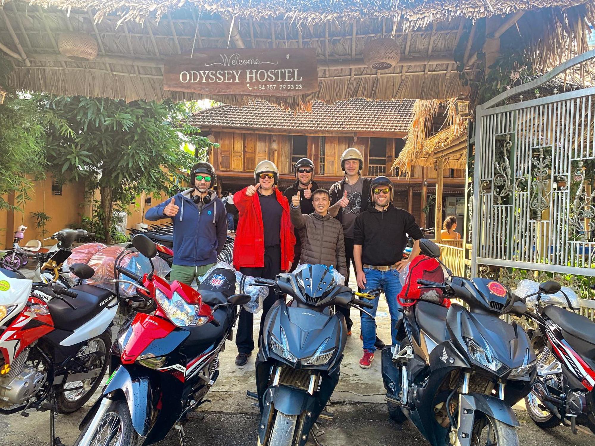 Odyssey Hostel, Tours & Motorbikes Rental 河江 外观 照片