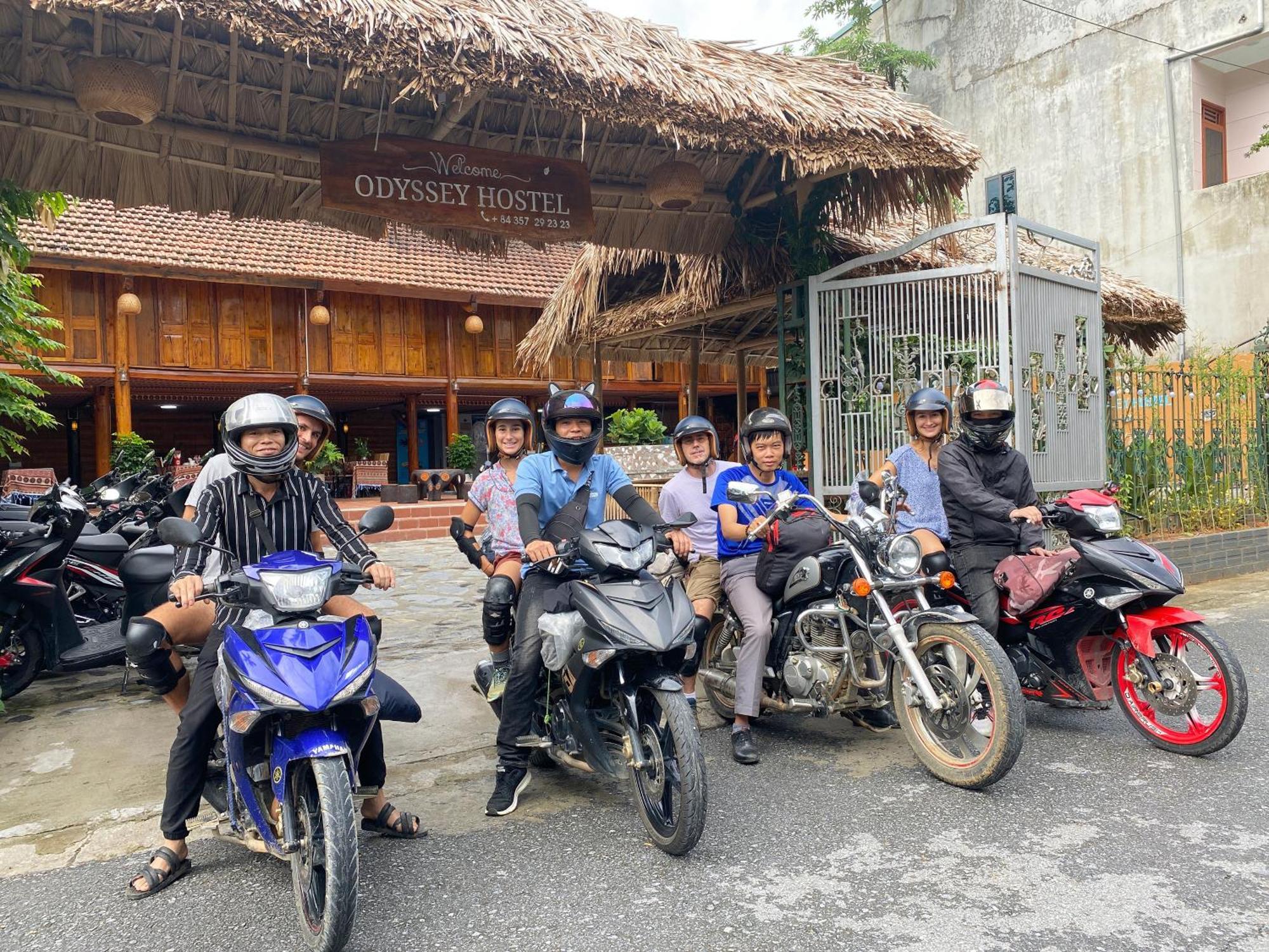 Odyssey Hostel, Tours & Motorbikes Rental 河江 外观 照片