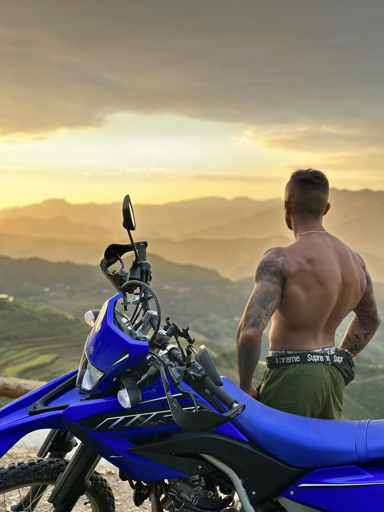 Odyssey Hostel, Tours & Motorbikes Rental 河江 外观 照片