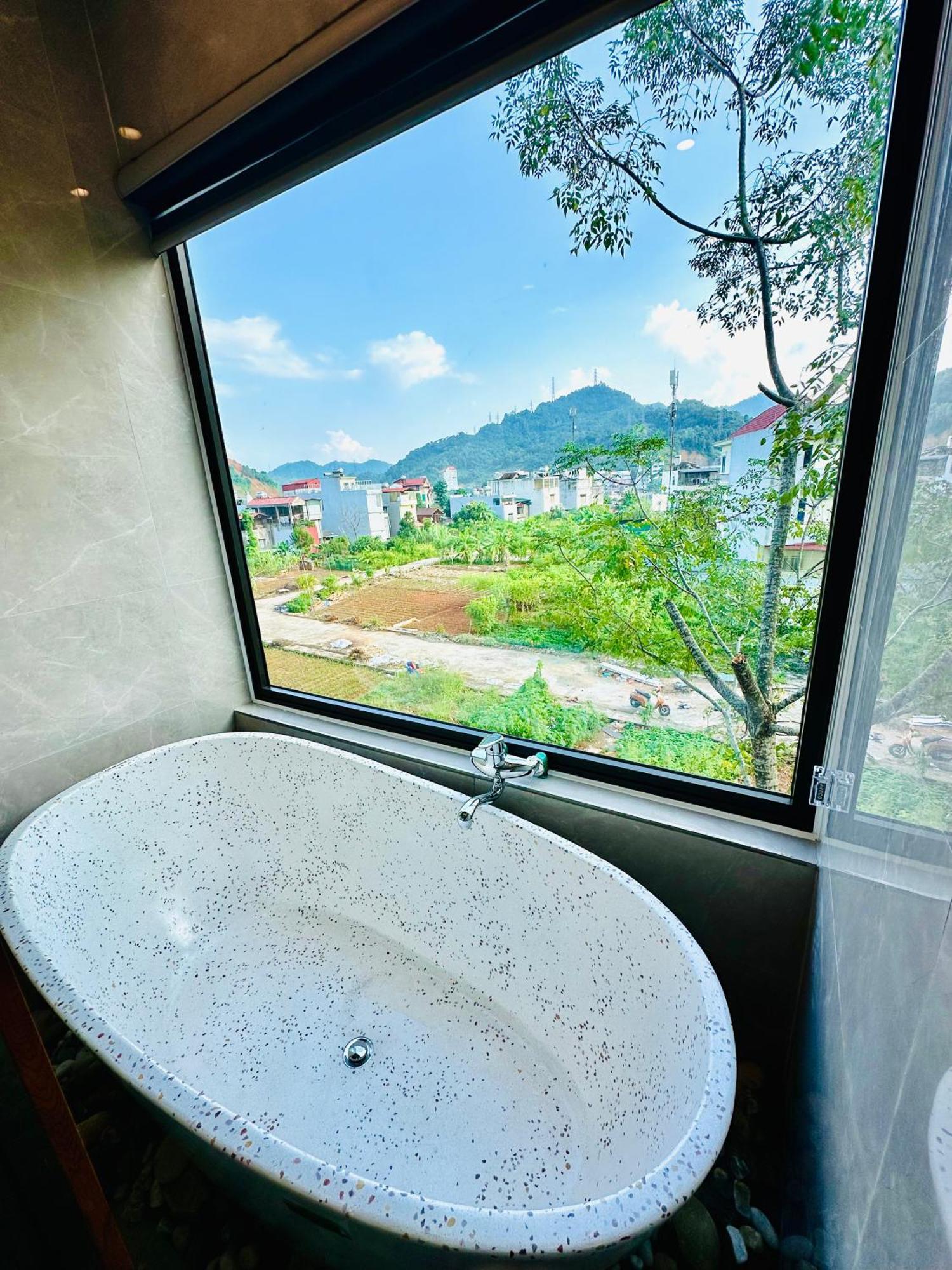 Odyssey Hostel, Tours & Motorbikes Rental 河江 外观 照片
